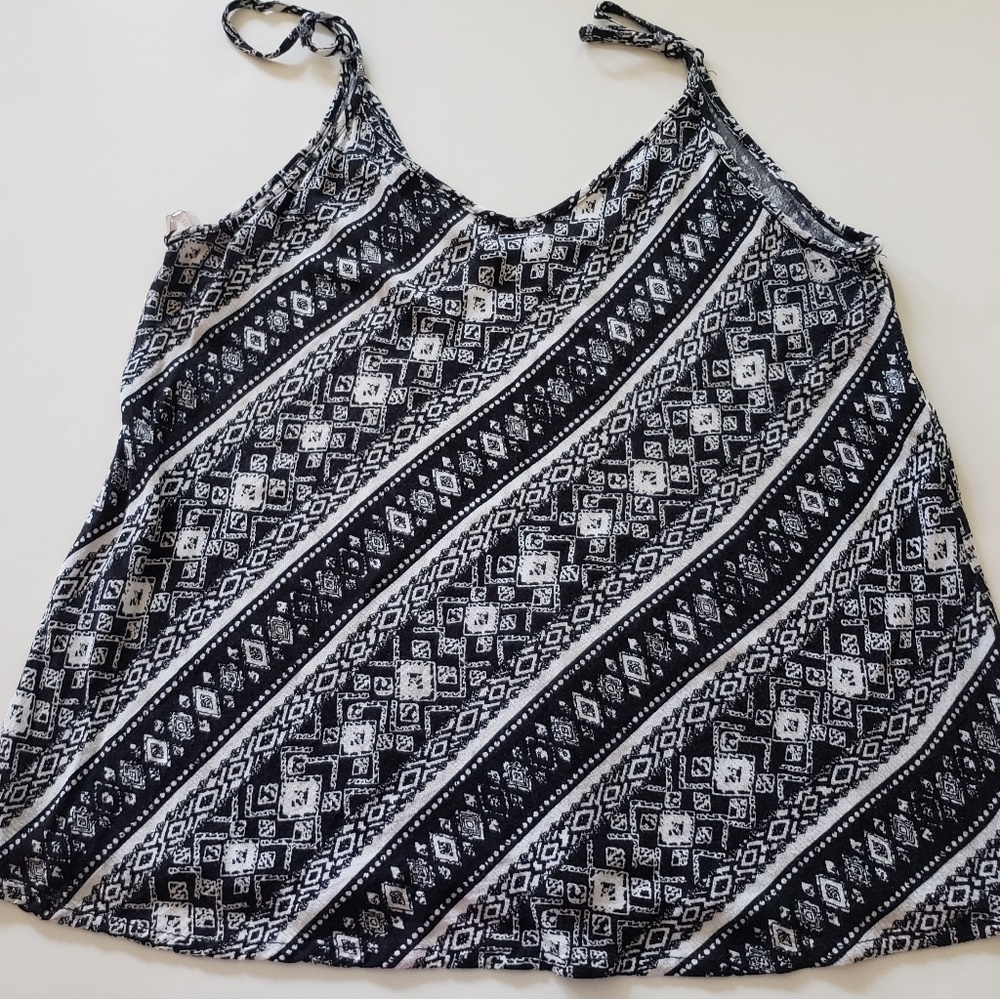 2 for $15 Black & White Tank - Size Large - Picture 3 of 5
